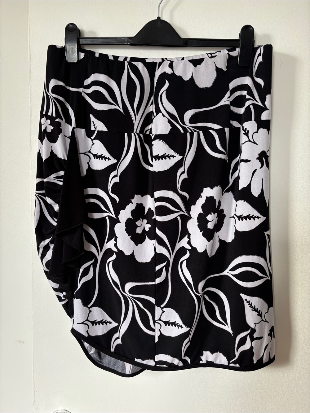 Artex Black White Floral Asymmetric Skirt Stretchy Vintage Size XL
